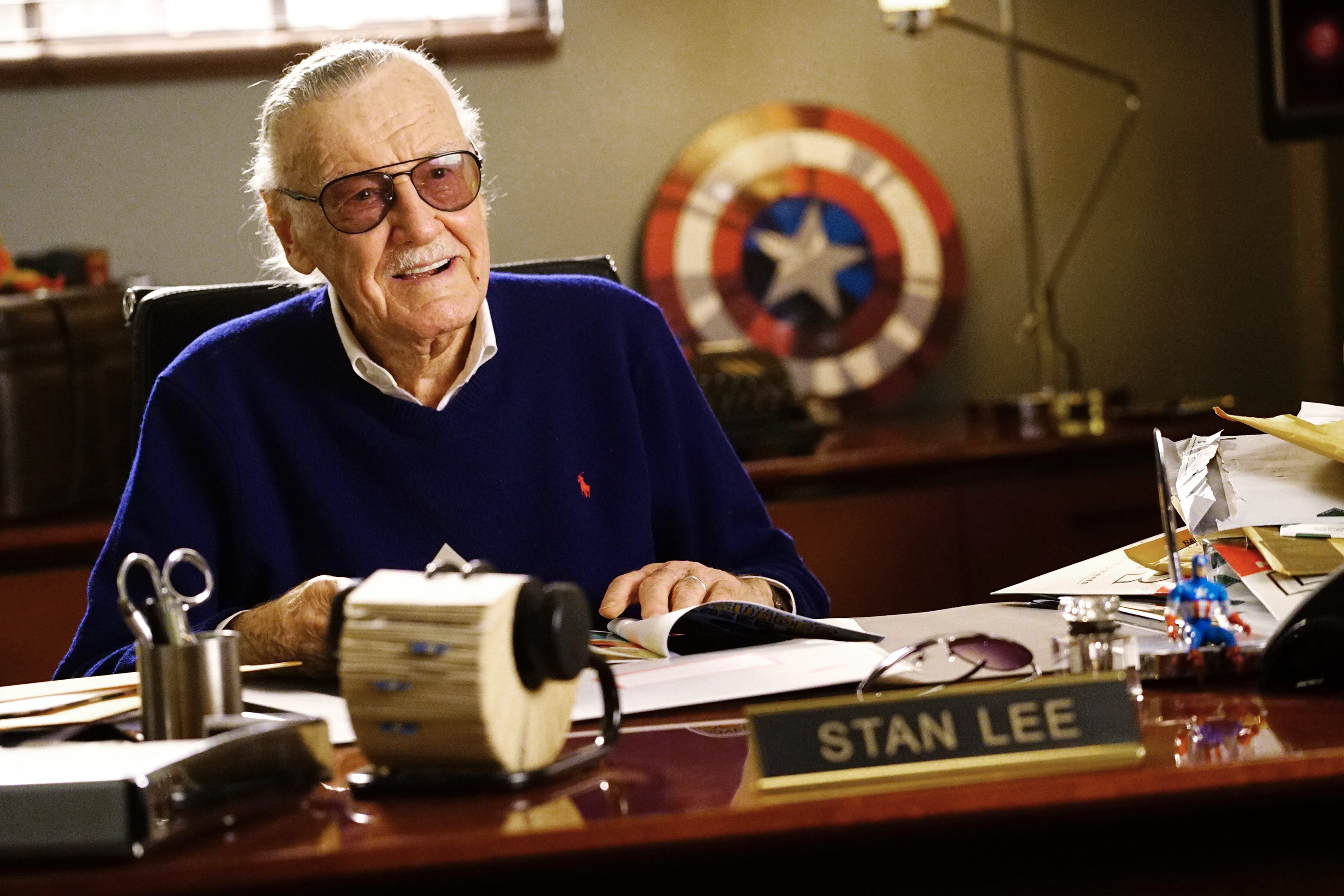 Stan Lee, creador del Universo Marvel, fallece a los 95 años.